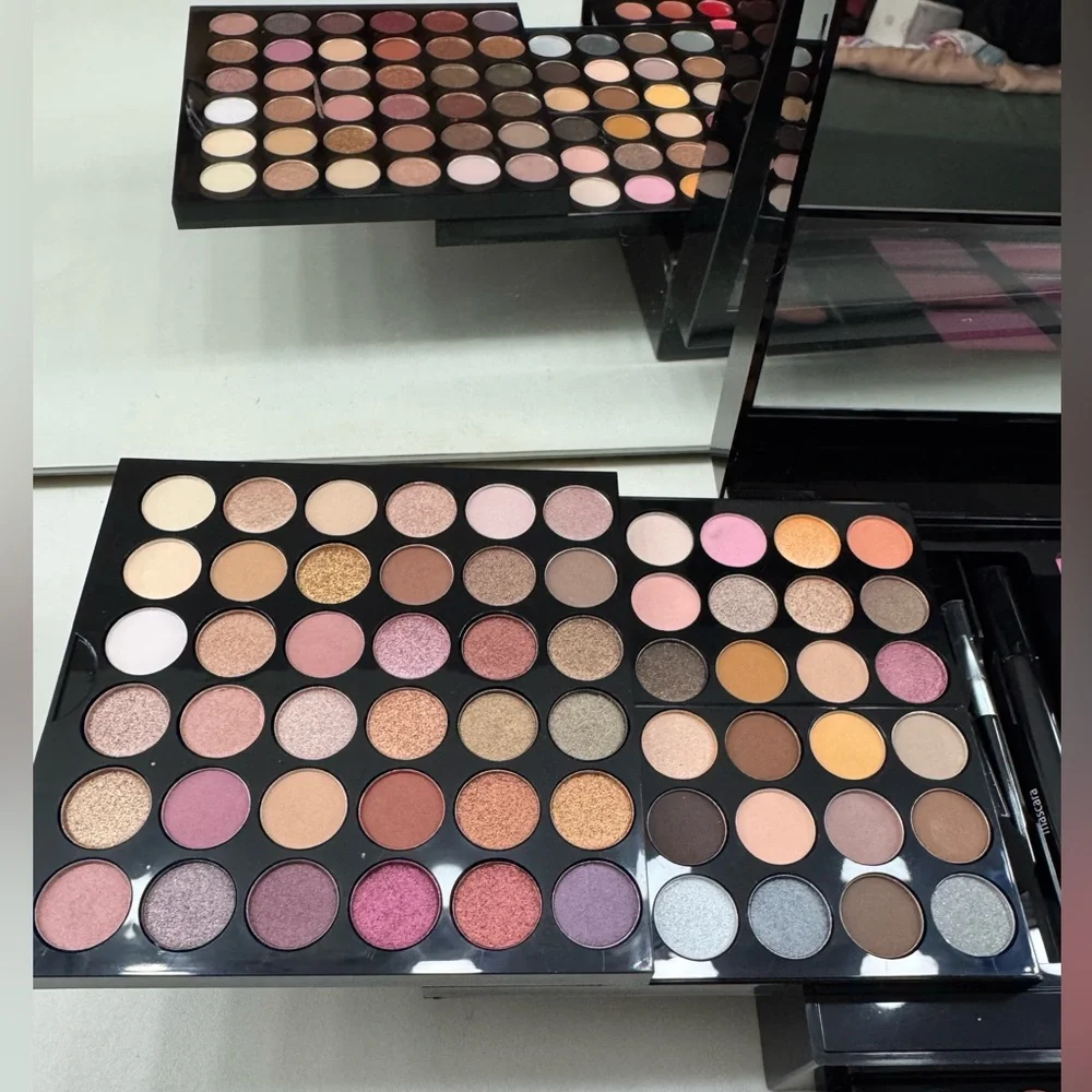 Big Makeup Palette - Picture 3 of 5